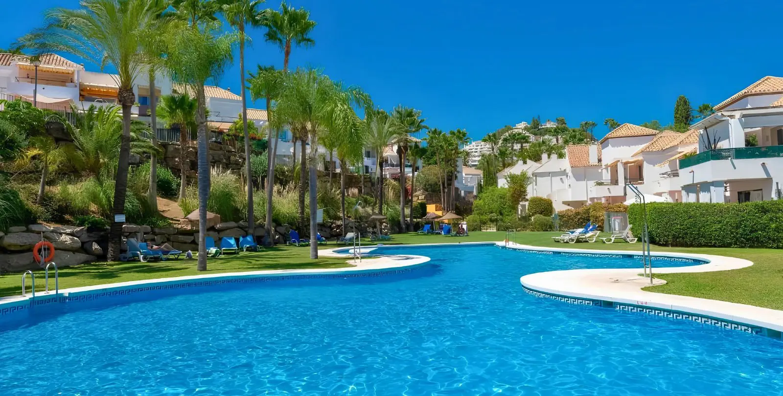 Sale of penthouse in Nueva Andalucía 38