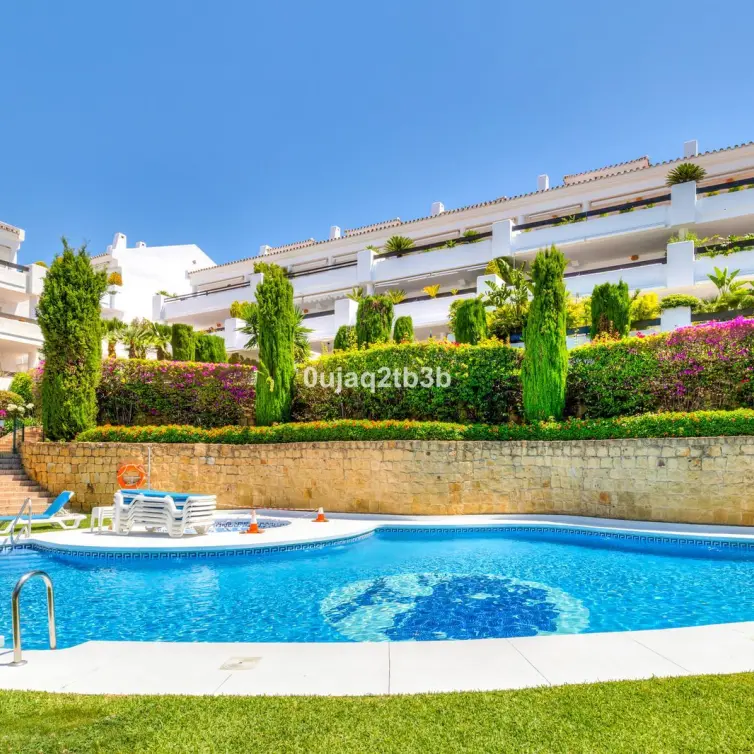 Sale of middle floor apartment in Aloha
