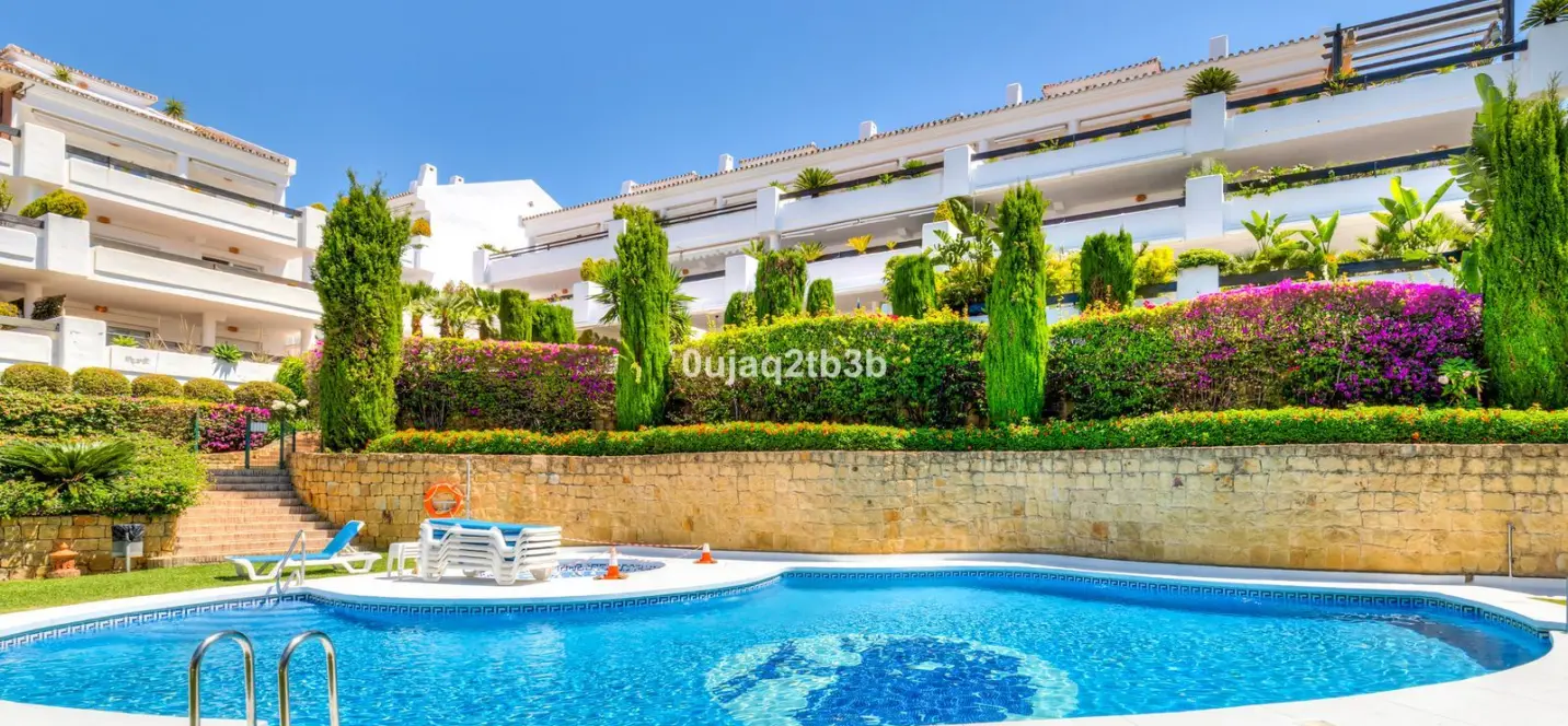 Sale of middle floor apartment in Aloha 0
