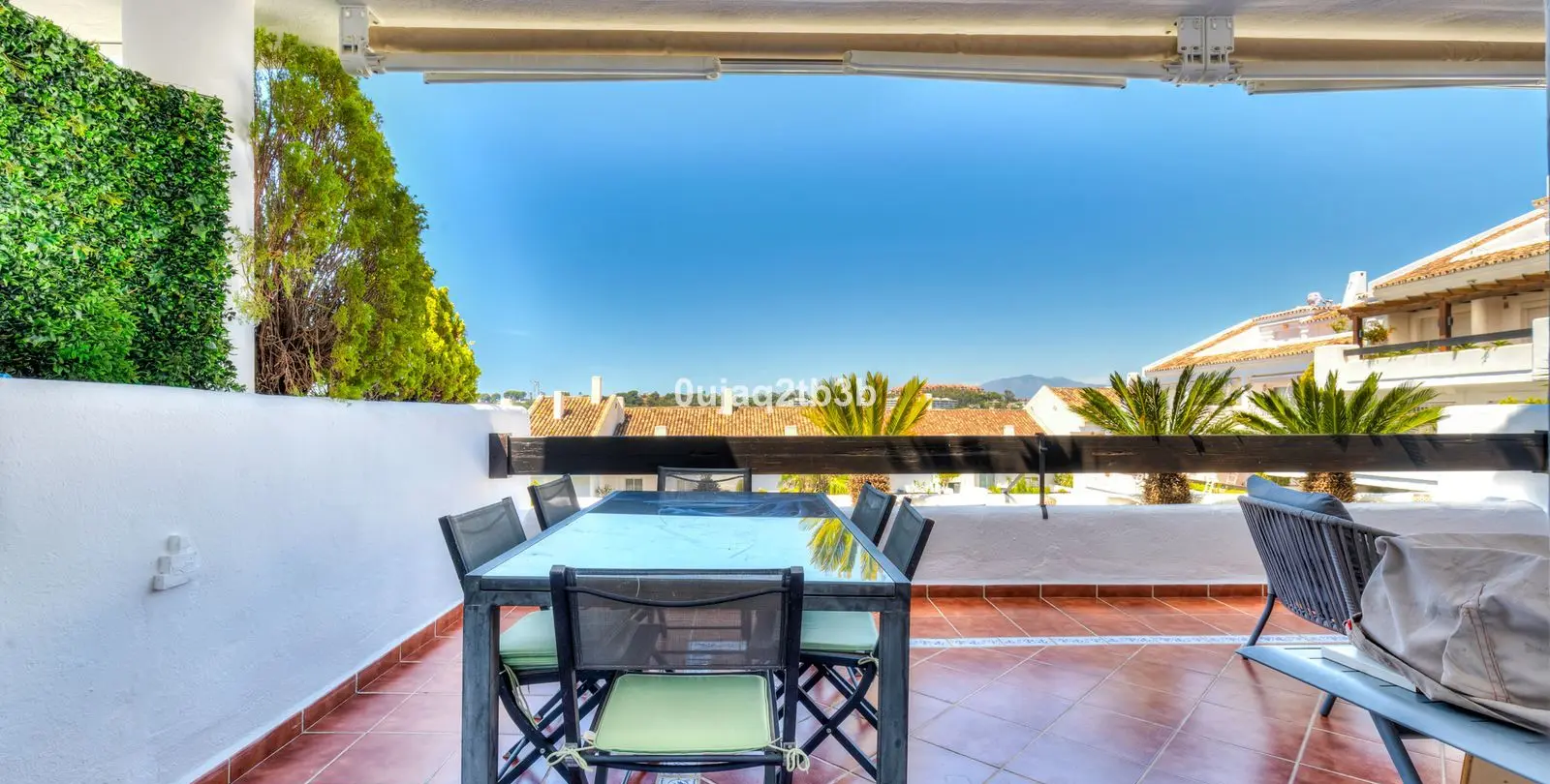 Sale of middle floor apartment in Aloha 4