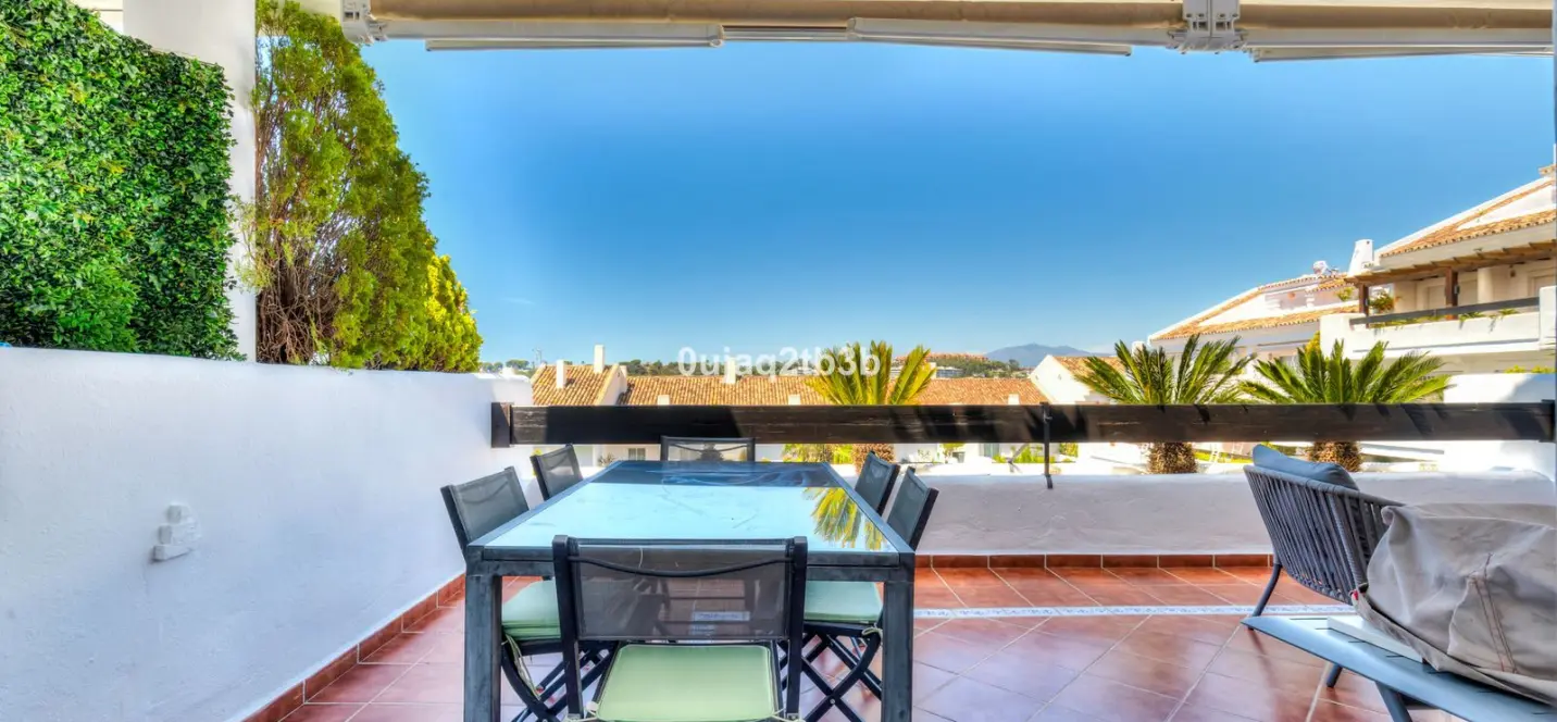 Sale of middle floor apartment in Aloha 3