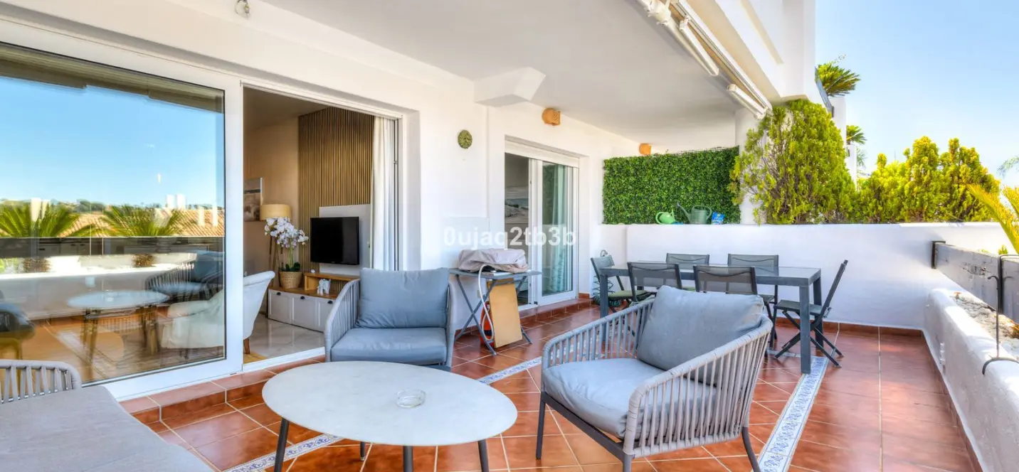 Sale of middle floor apartment in Aloha 4