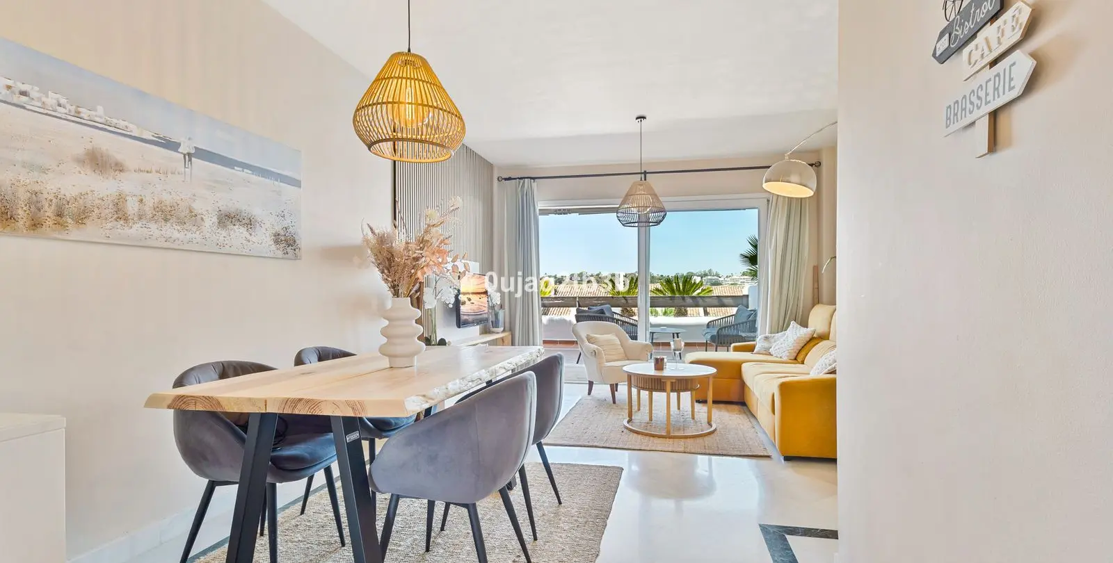 Sale of middle floor apartment in Aloha 7
