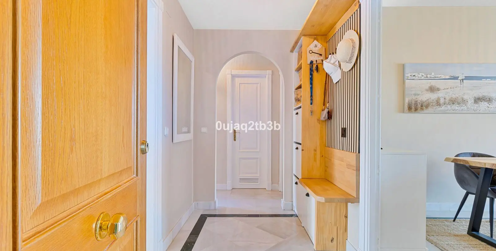 Sale of middle floor apartment in Aloha 16