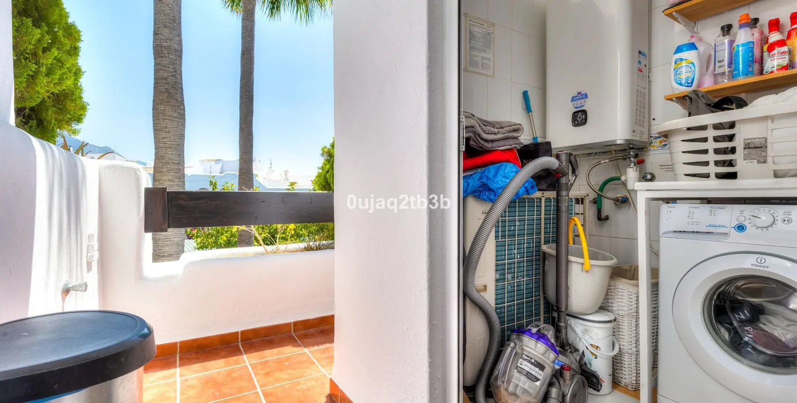 Sale of middle floor apartment in Aloha 17