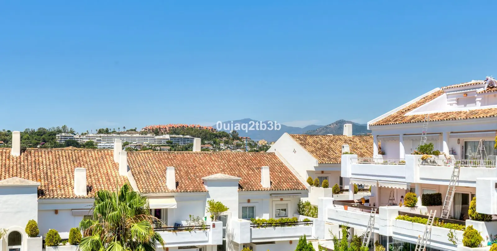 Sale of middle floor apartment in Aloha 18