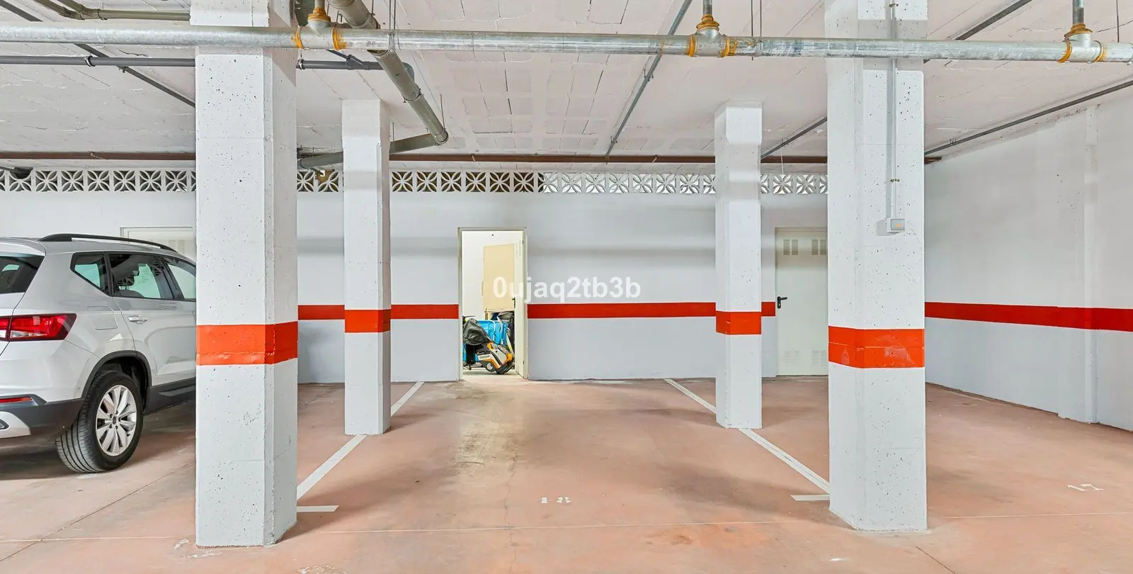 Sale of middle floor apartment in Aloha 24