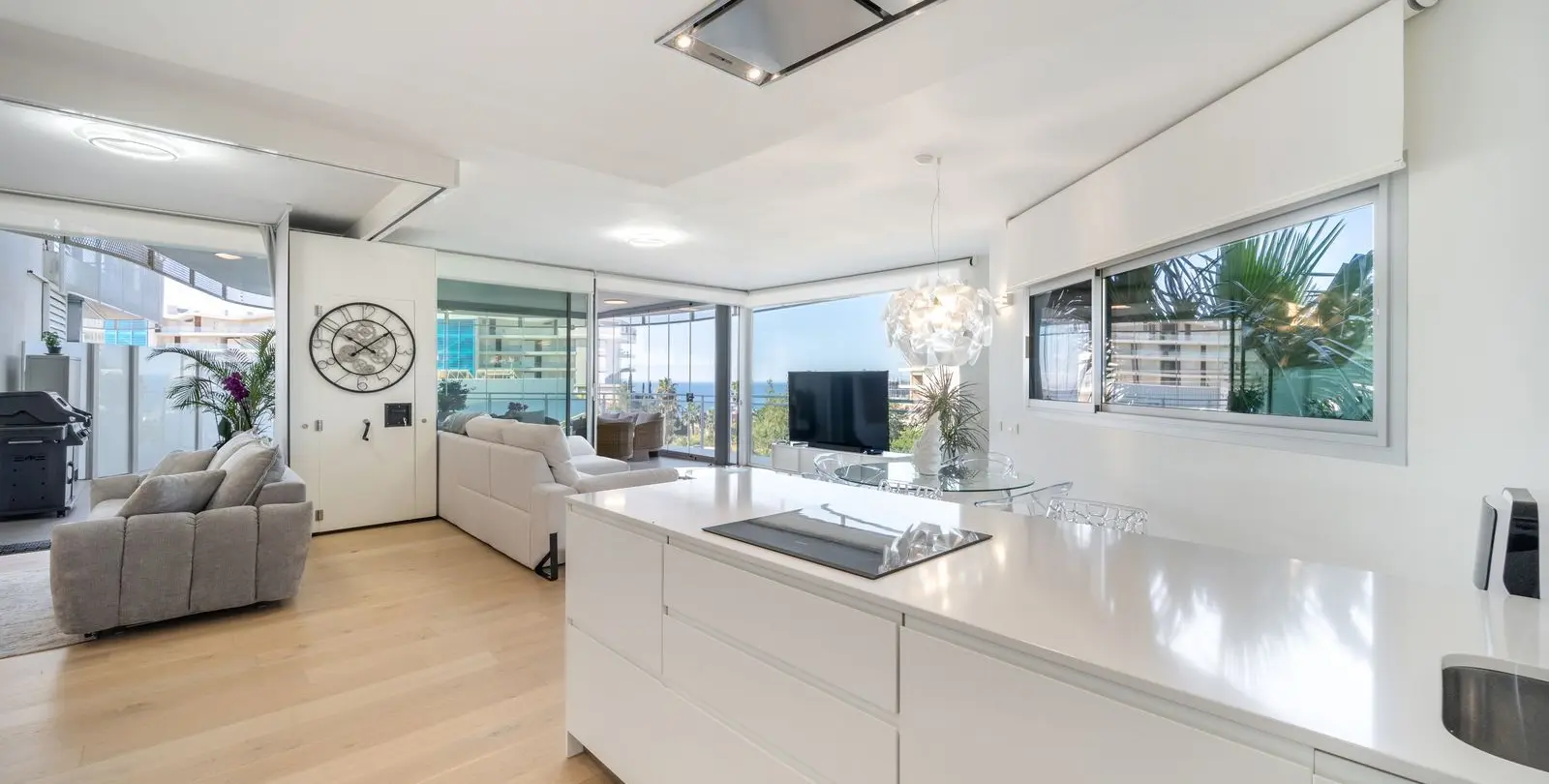 Sale of middle floor apartment in Fuengirola 3