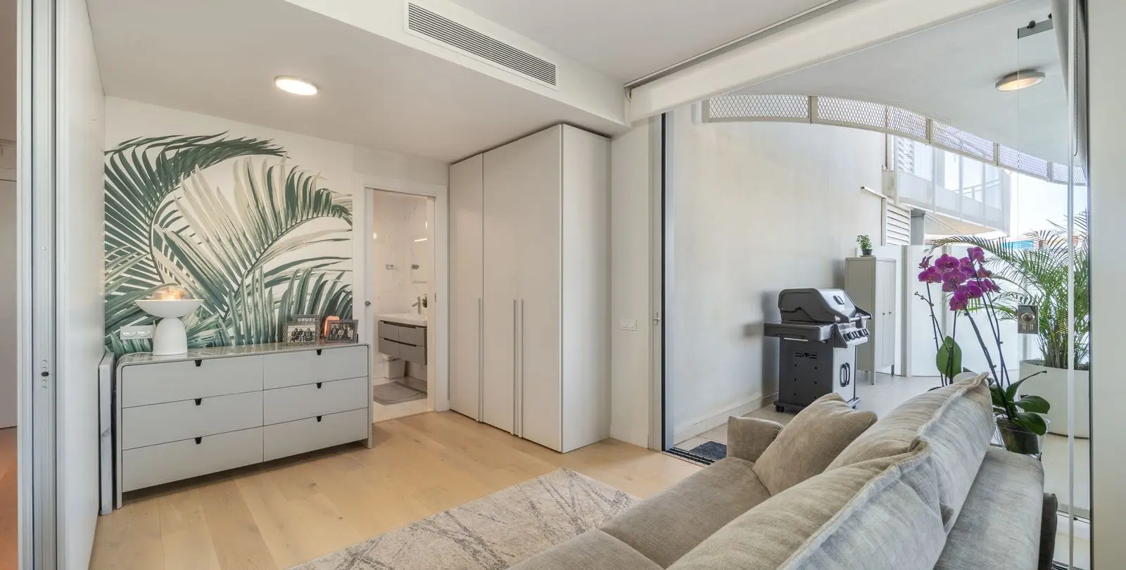Sale of middle floor apartment in Fuengirola 12