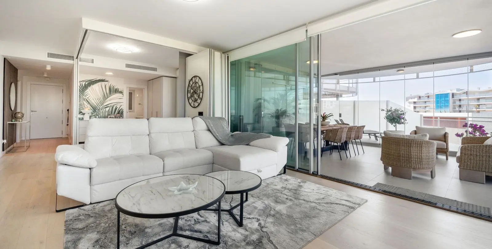 Sale of middle floor apartment in Fuengirola 15