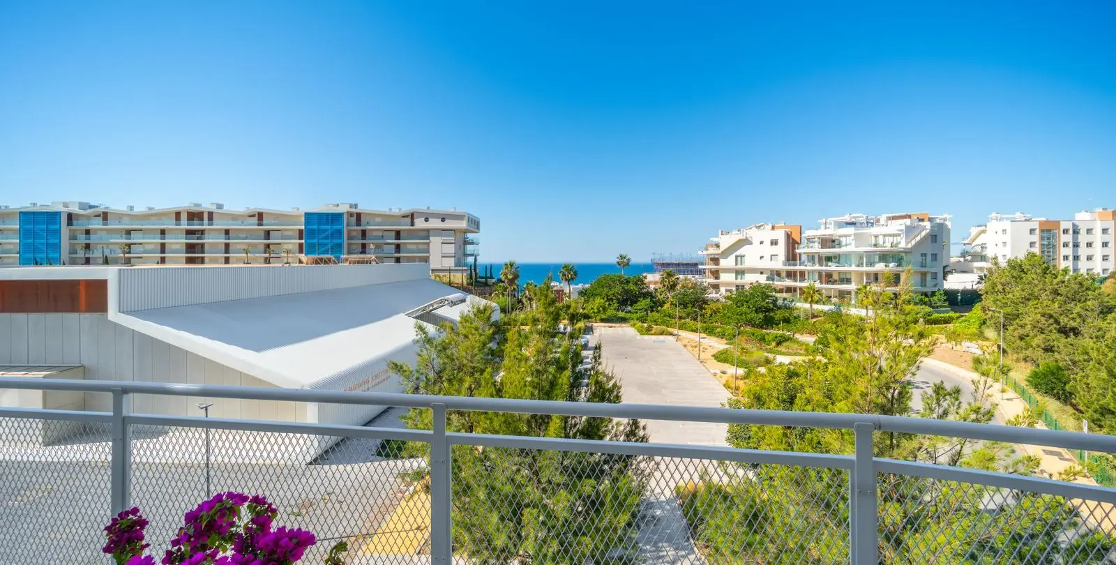 Sale of middle floor apartment in Fuengirola 18