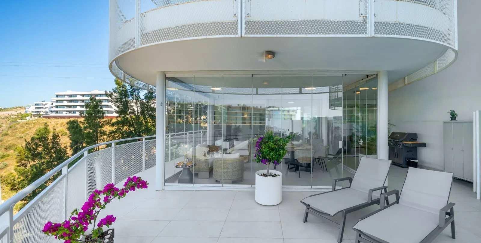 Sale of middle floor apartment in Fuengirola 19