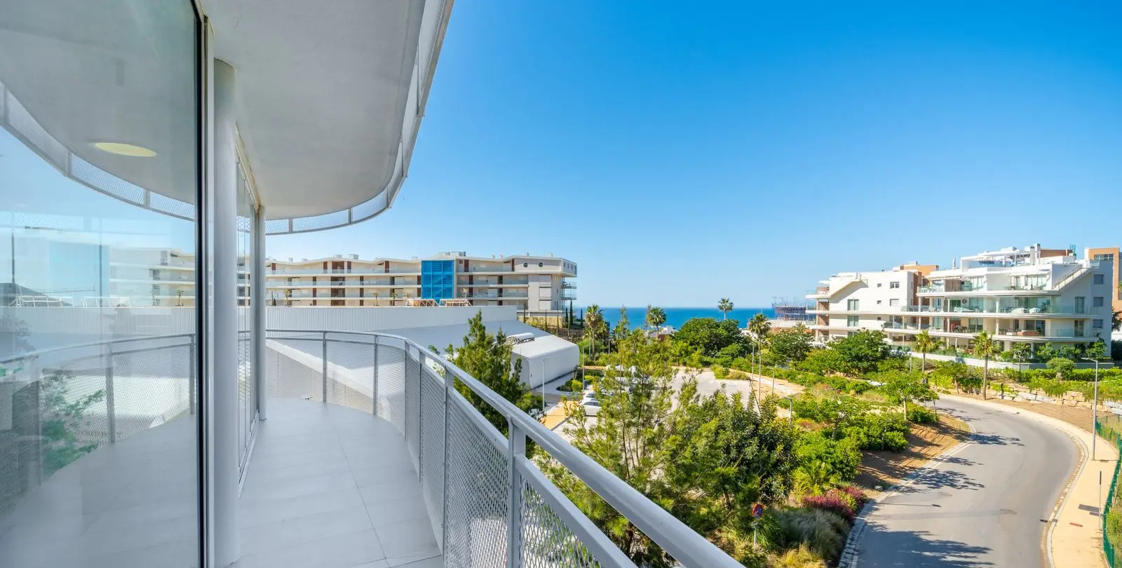 Sale of middle floor apartment in Fuengirola 21