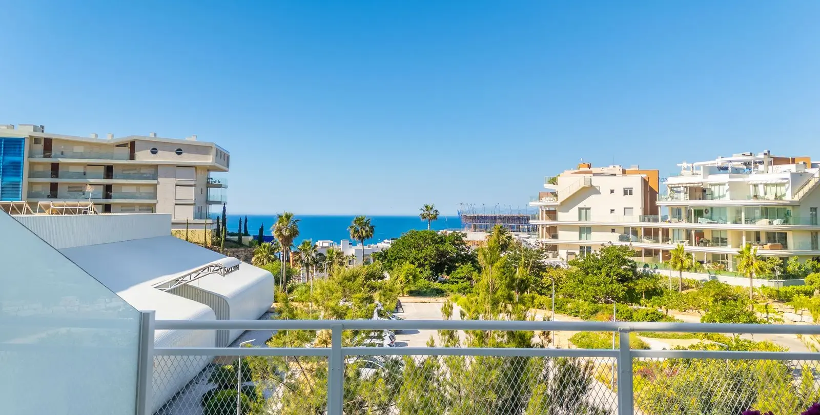 Sale of middle floor apartment in Fuengirola 24