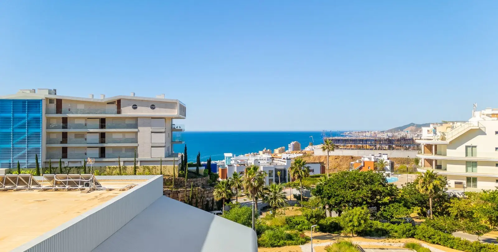 Sale of middle floor apartment in Fuengirola 25