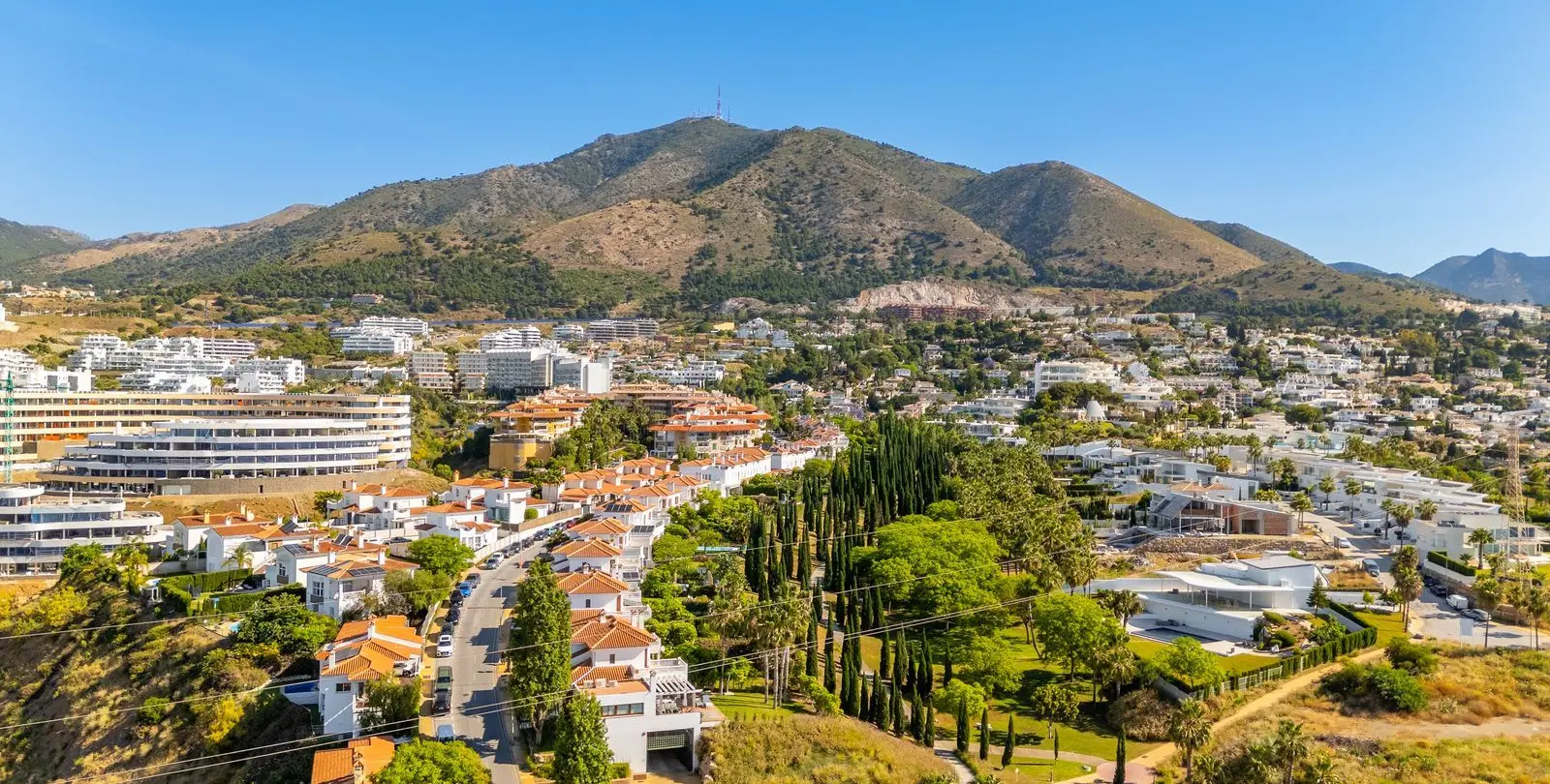 Sale of middle floor apartment in Fuengirola 29