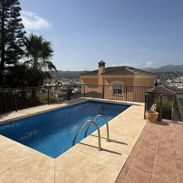 Venta de villa independiente en Coín