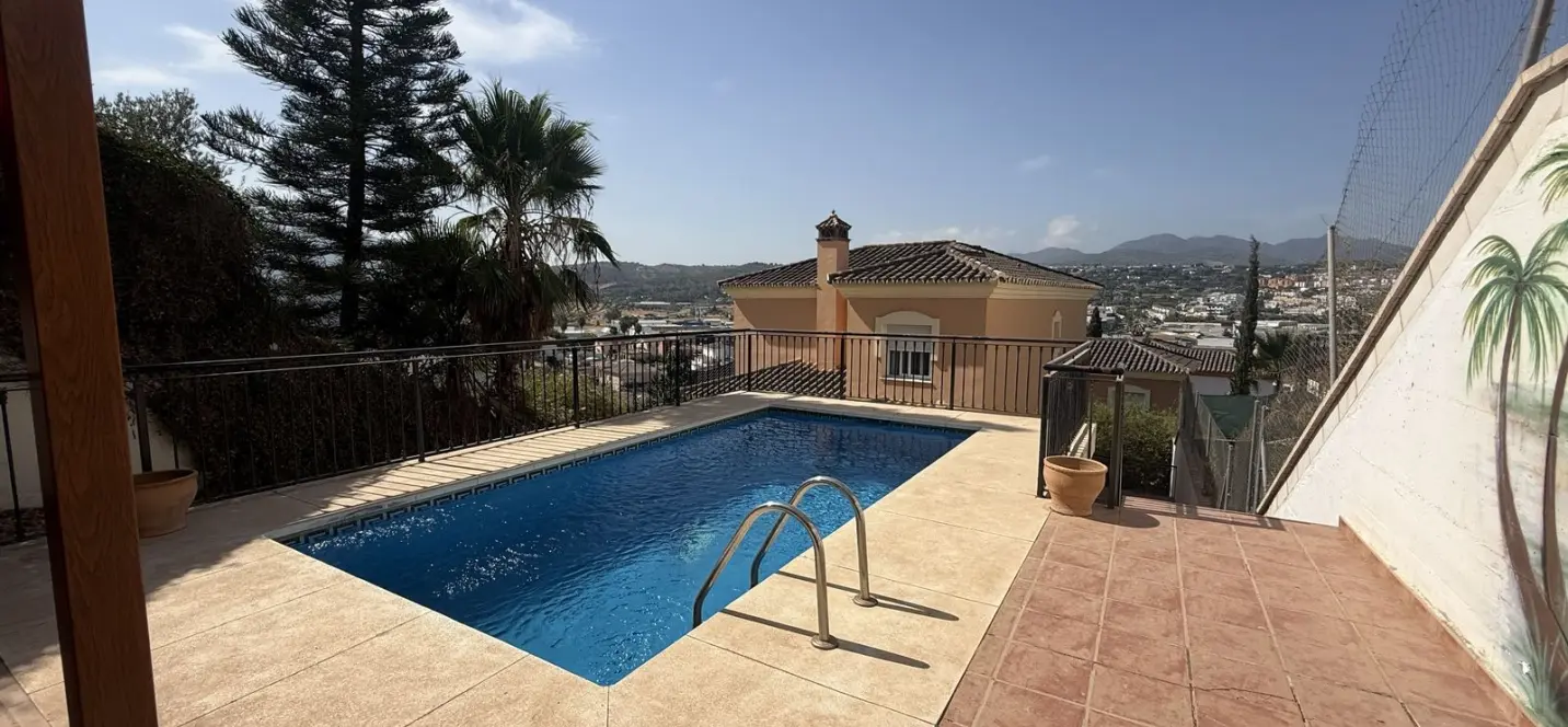 Venta de villa independiente en Coín 1