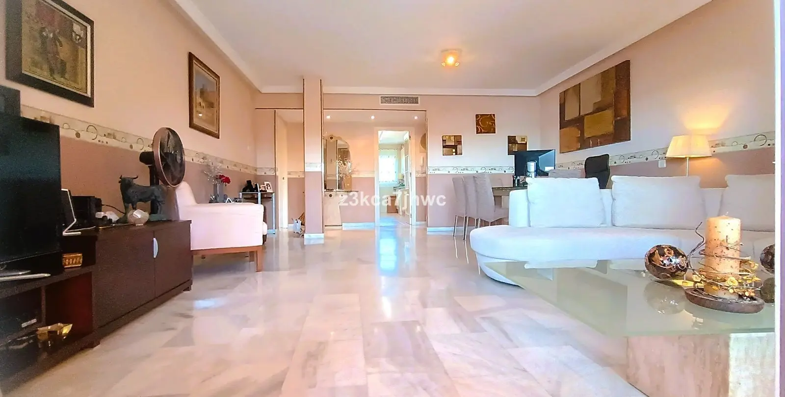 Продажа апартаментов на среднем этаже в Estepona 2