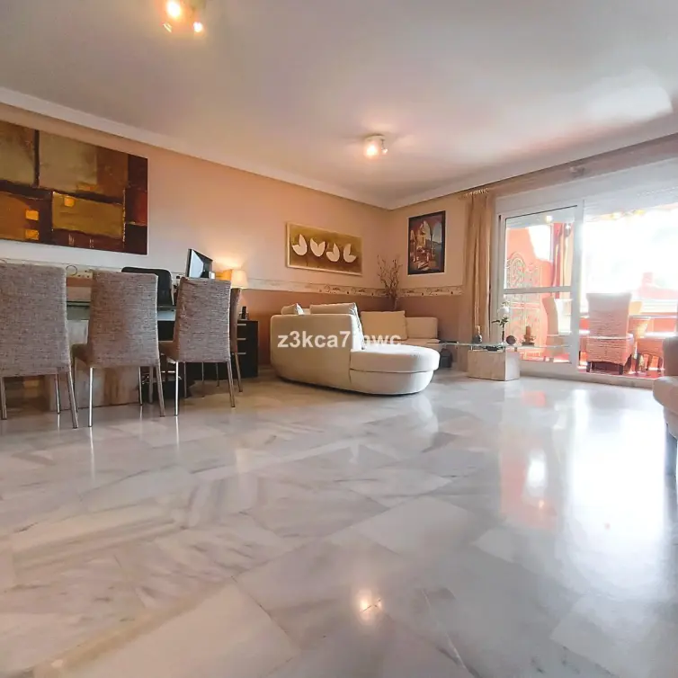 Продажа апартаментов на среднем этаже в Estepona