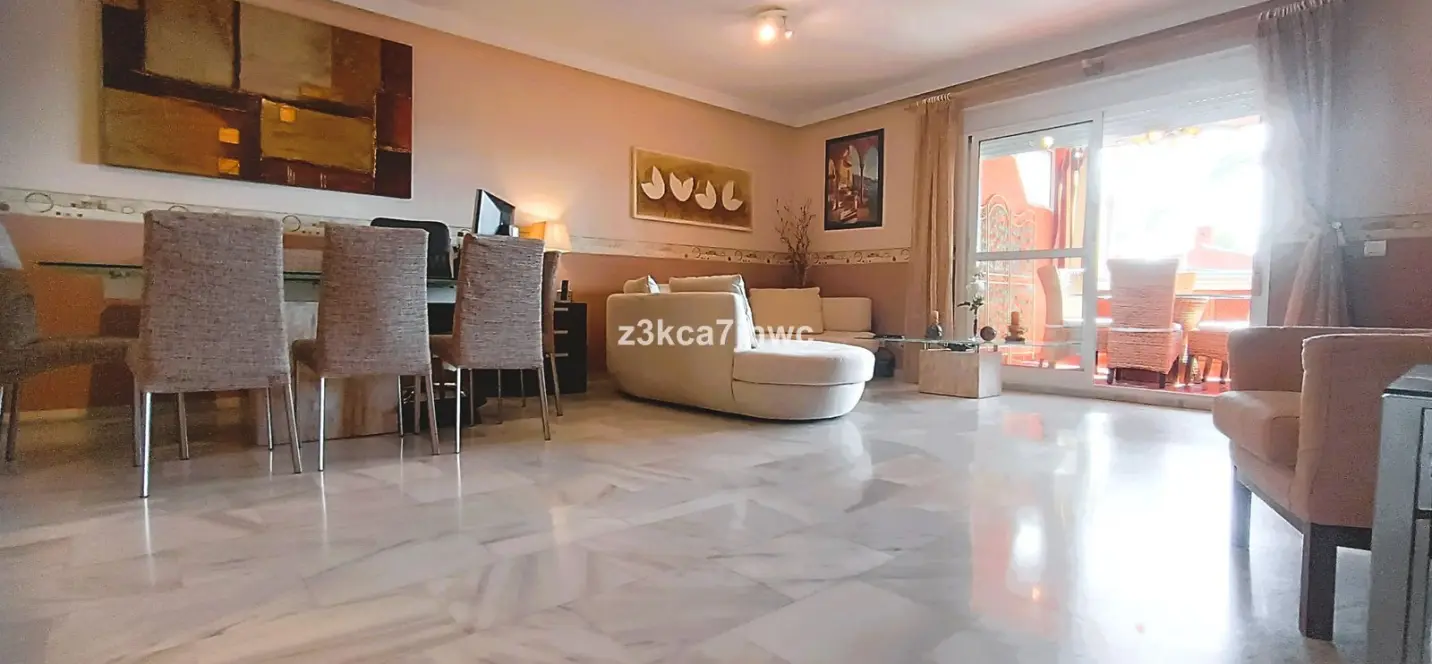 Продажа апартаментов на среднем этаже в Estepona 2