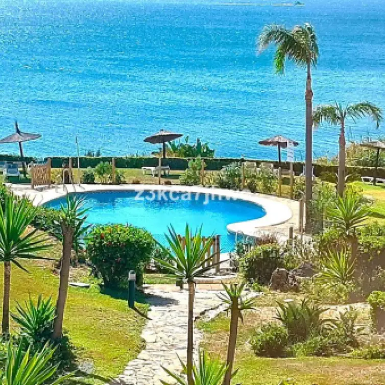 Продажа апартаментов на среднем этаже в Estepona