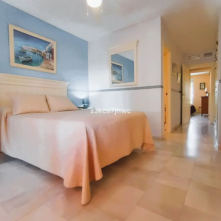 Продажа апартаментов на среднем этаже в Estepona