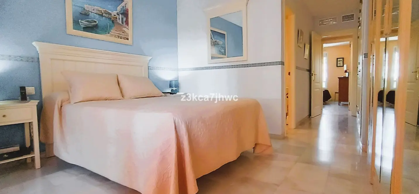 Продажа апартаментов на среднем этаже в Estepona 4