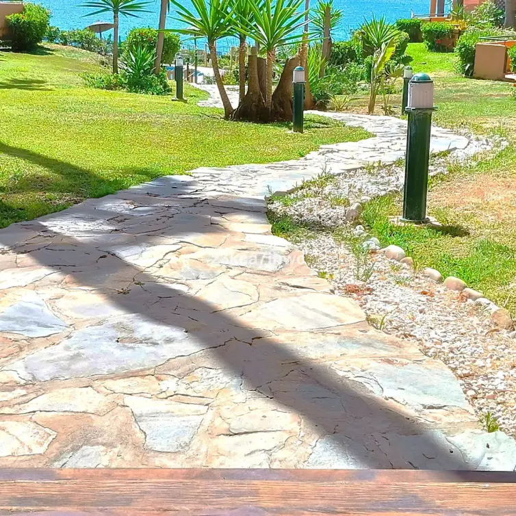 Продажа апартаментов на среднем этаже в Estepona