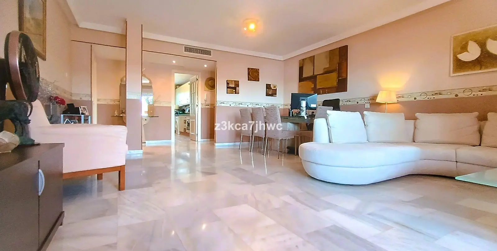 Продажа апартаментов на среднем этаже в Estepona 7