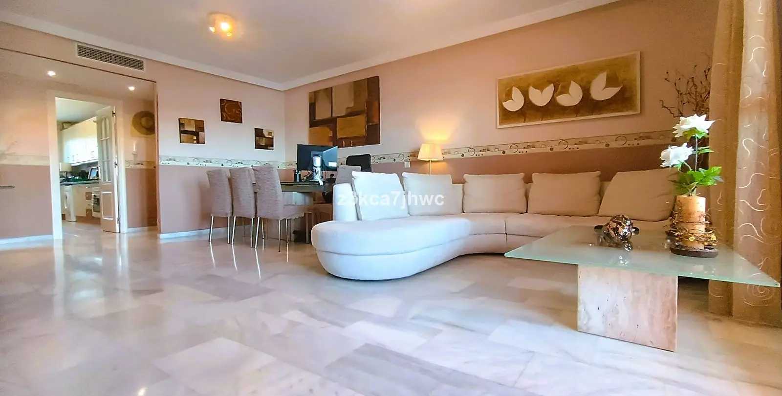 Продажа апартаментов на среднем этаже в Estepona 10