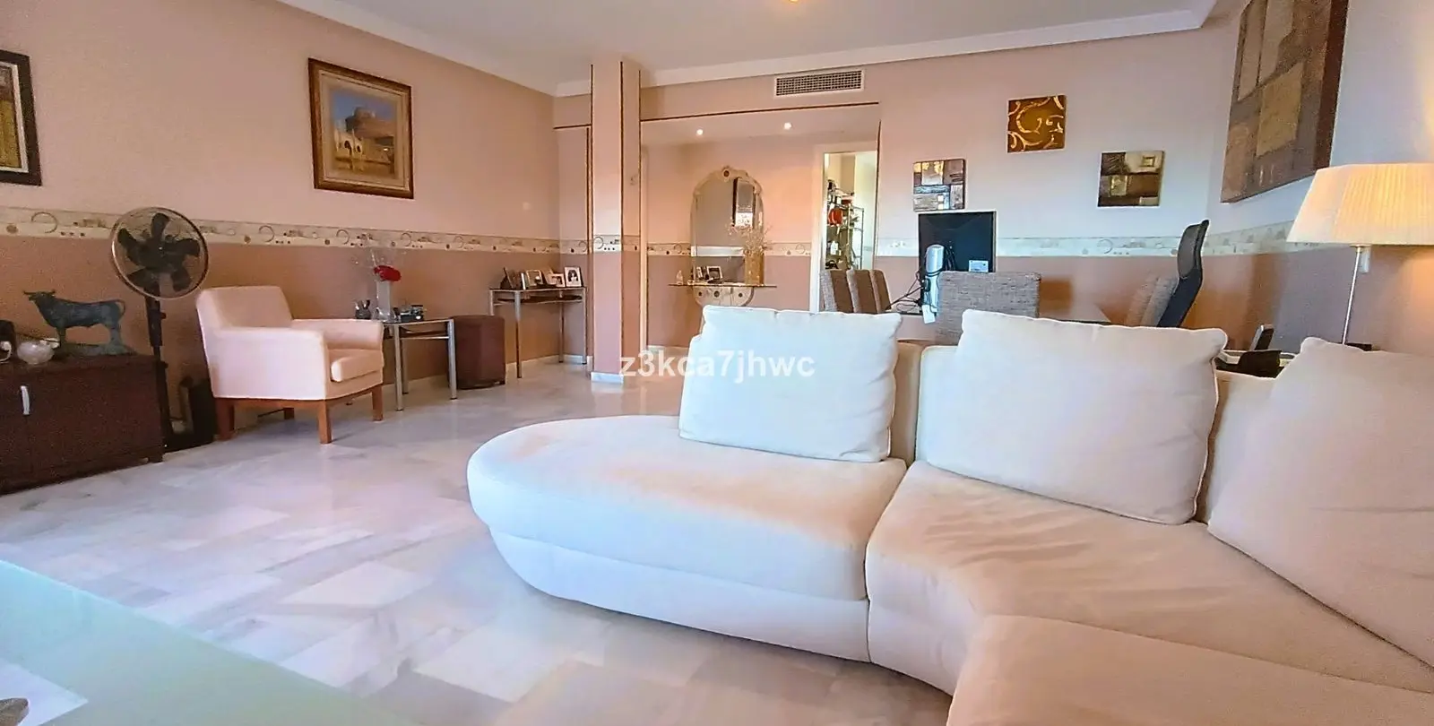 Продажа апартаментов на среднем этаже в Estepona 11