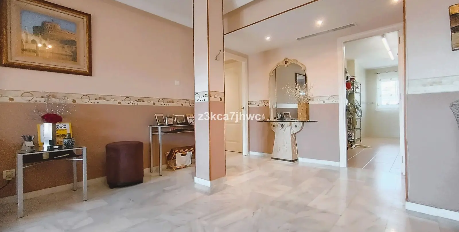 Продажа апартаментов на среднем этаже в Estepona 12