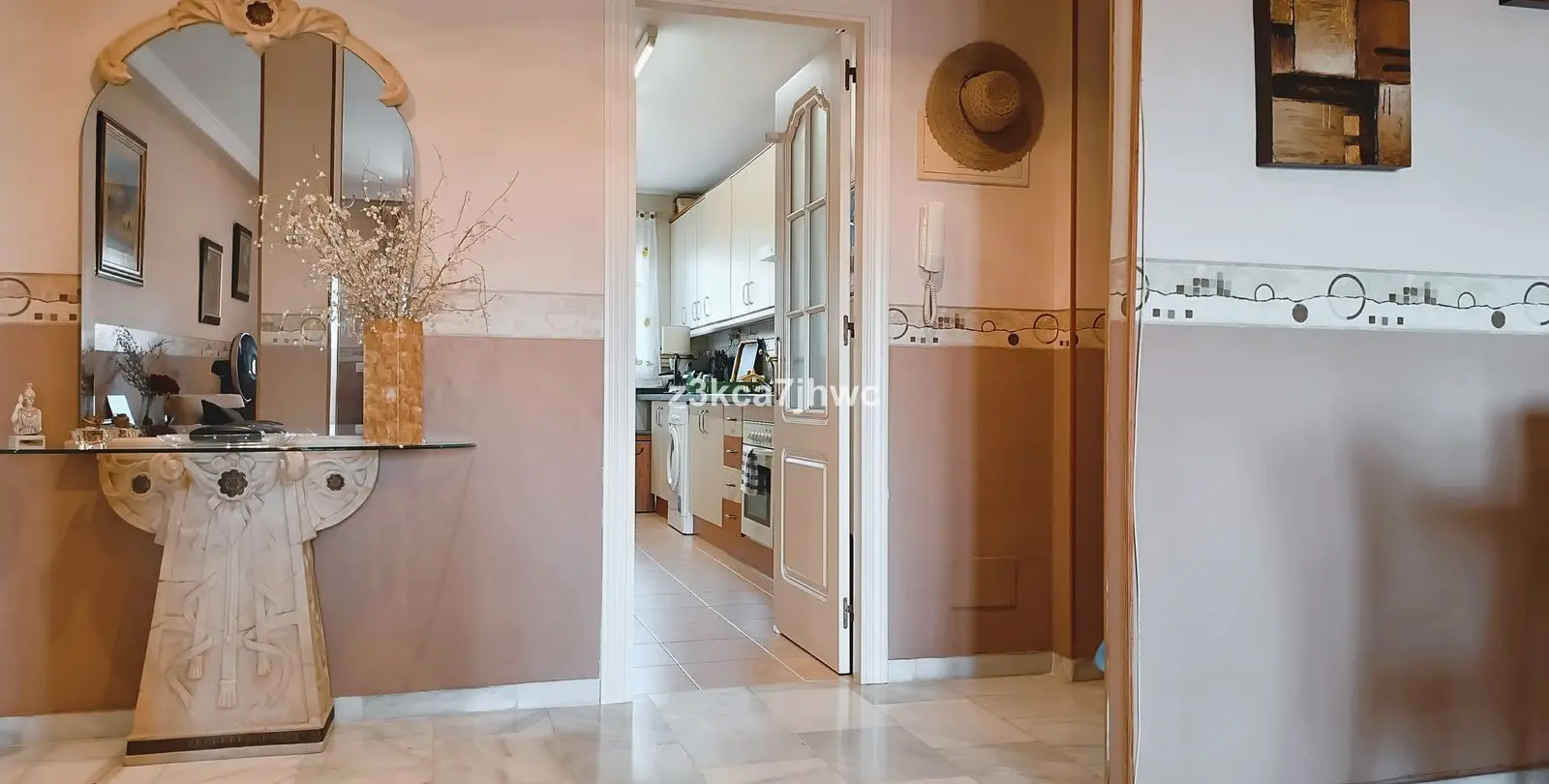 Продажа апартаментов на среднем этаже в Estepona 13