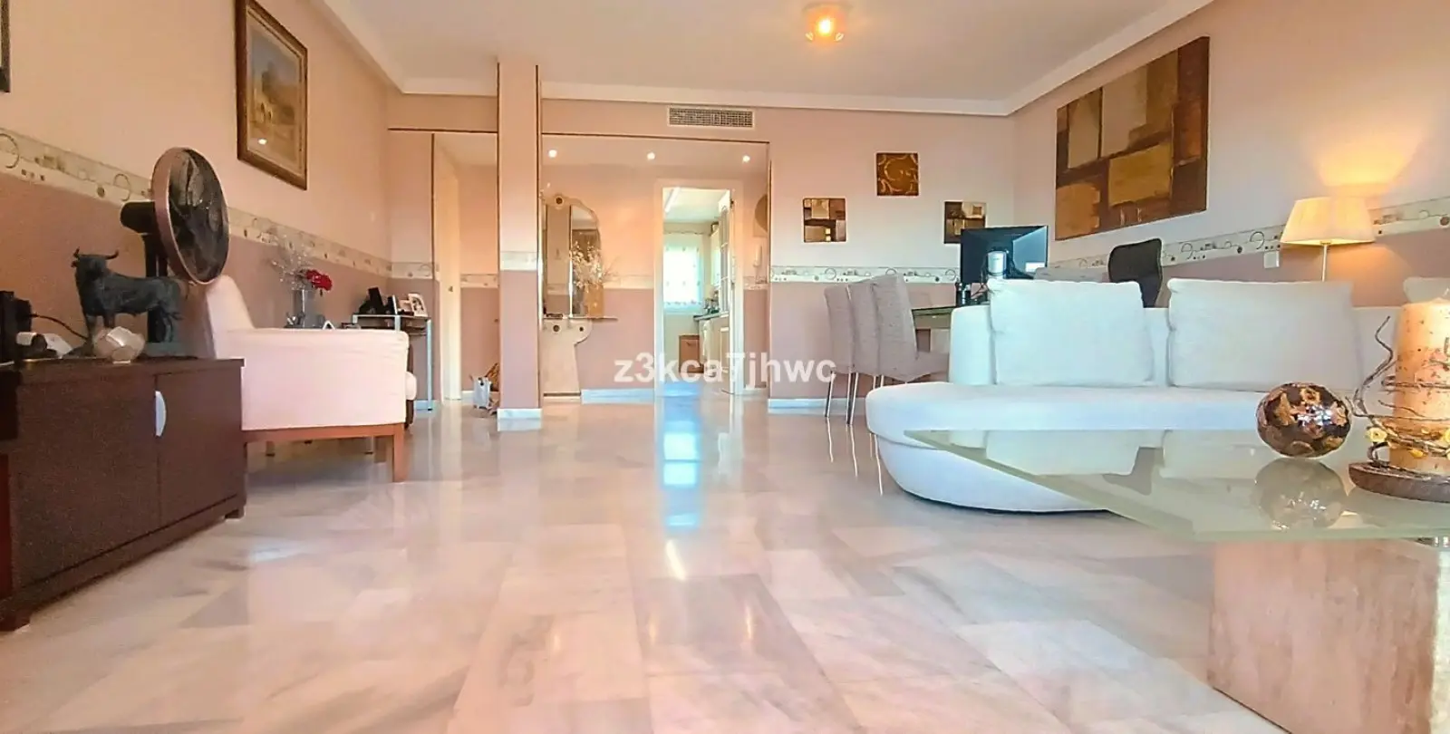 Продажа апартаментов на среднем этаже в Estepona 15