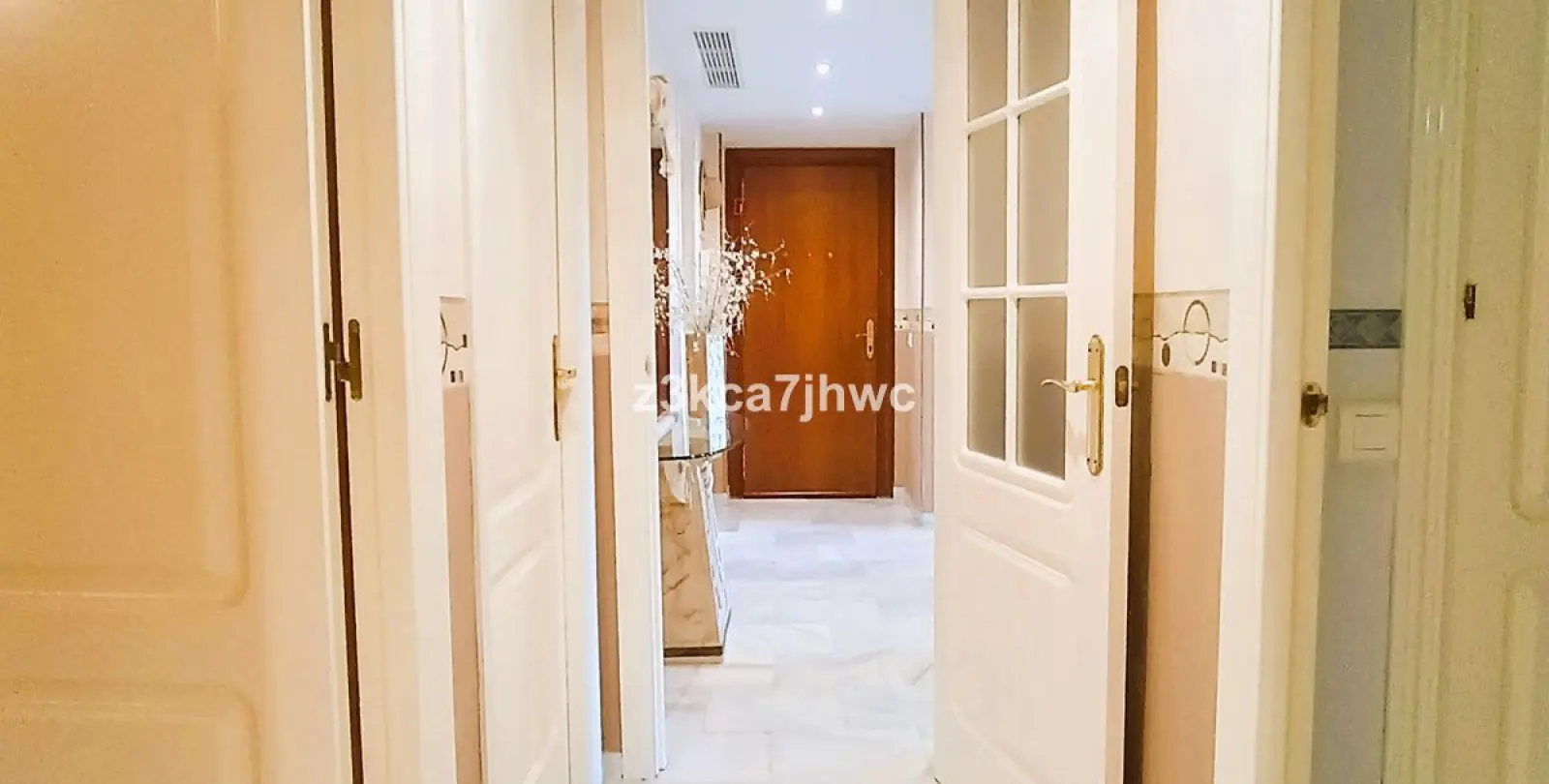 Продажа апартаментов на среднем этаже в Estepona 22