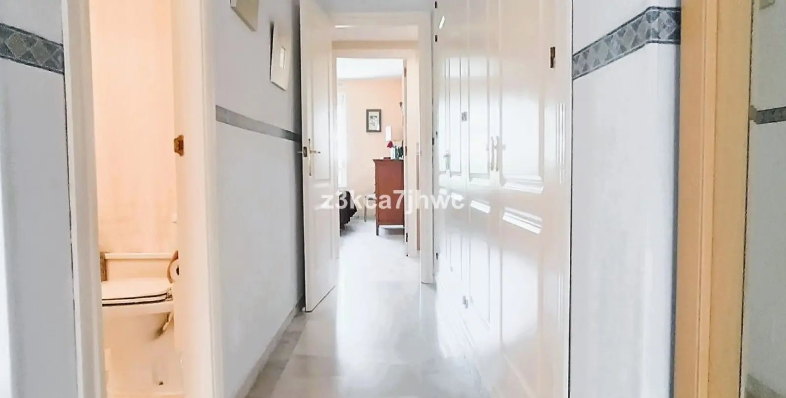 Продажа апартаментов на среднем этаже в Estepona 23