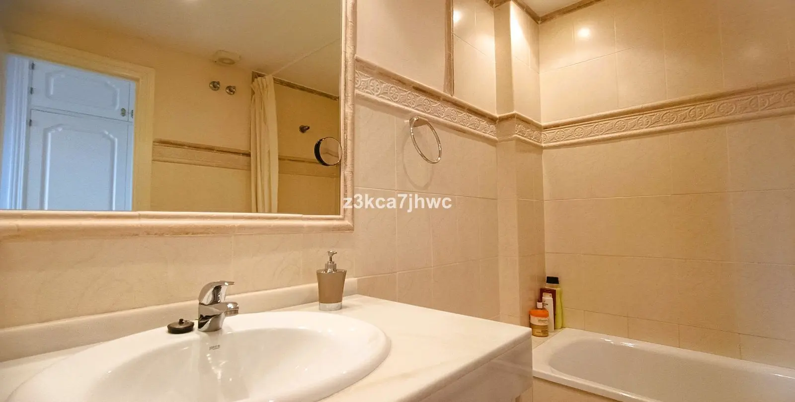 Продажа апартаментов на среднем этаже в Estepona 29