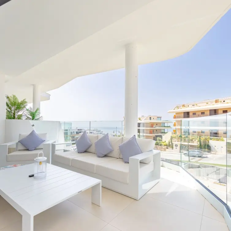 Sale of middle floor apartment in Fuengirola