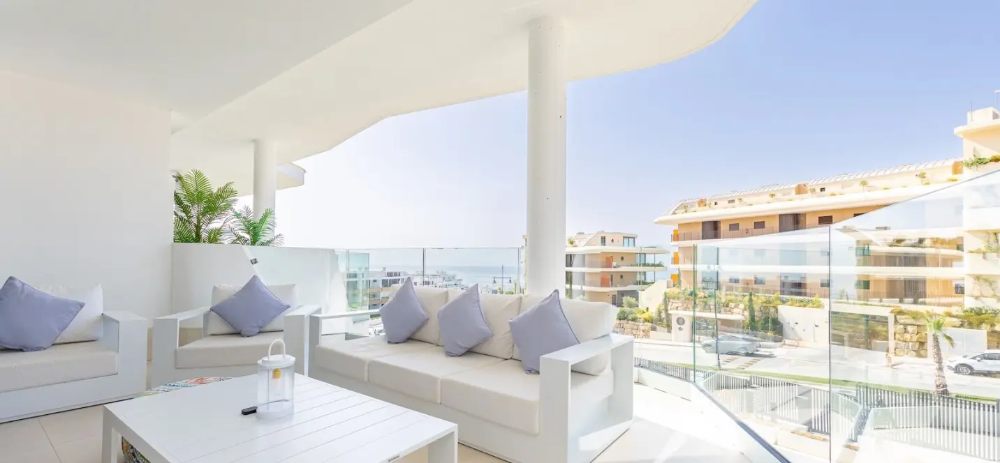 Sale of middle floor apartment in Fuengirola 0