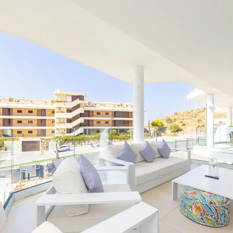 Sale of middle floor apartment in Fuengirola
