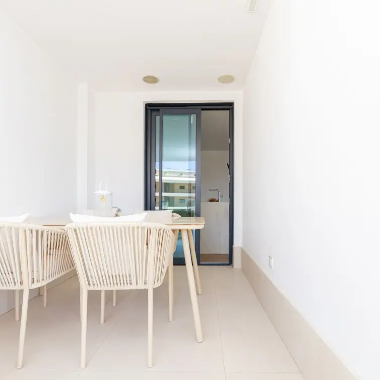 Sale of middle floor apartment in Fuengirola