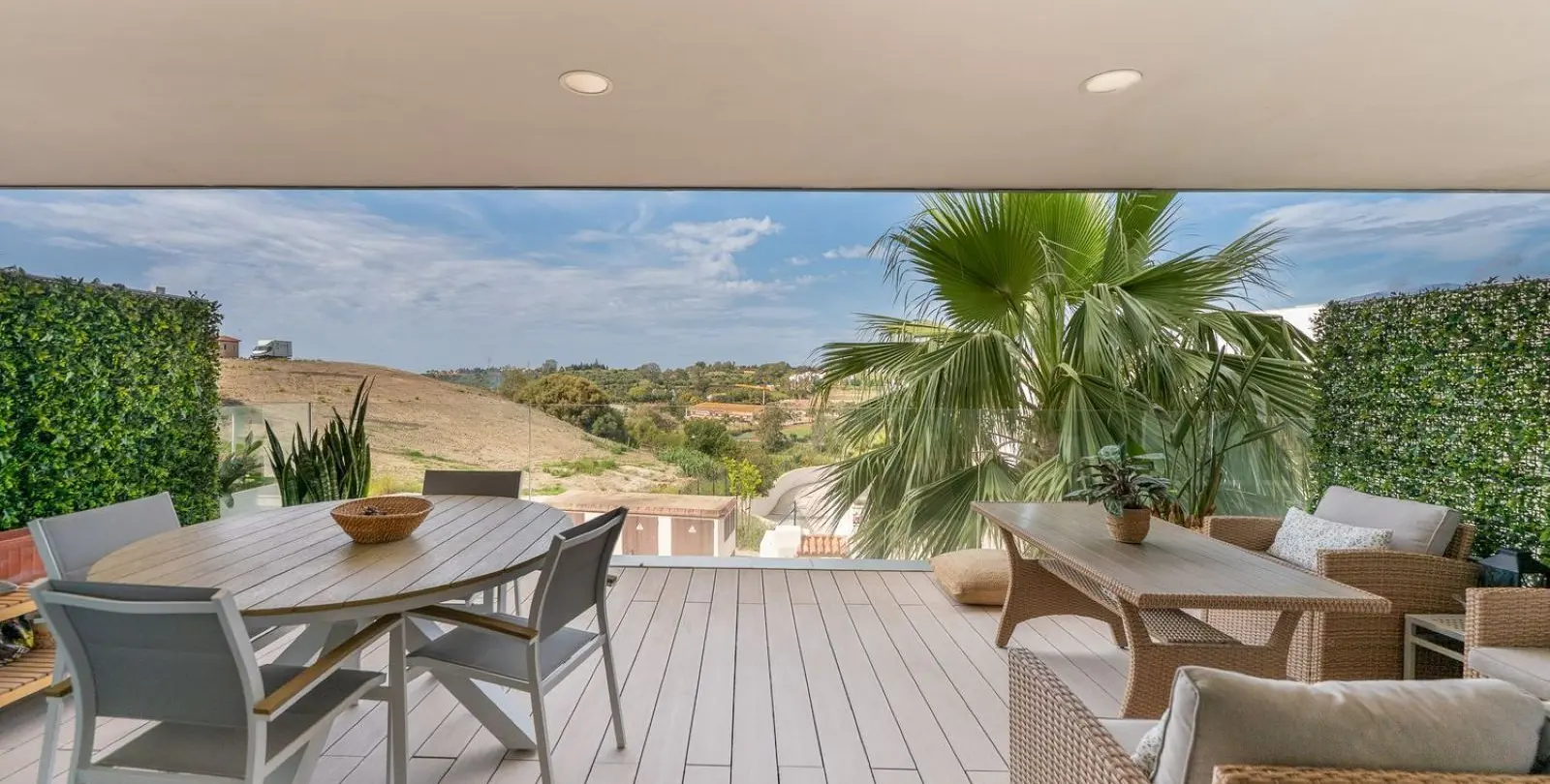 Sale of townhouse in Cancelada 18