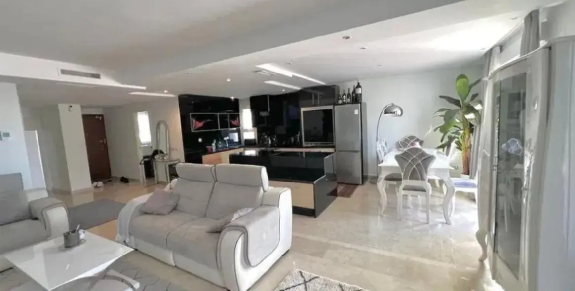 Sale of duplex in Nueva Andalucía 8