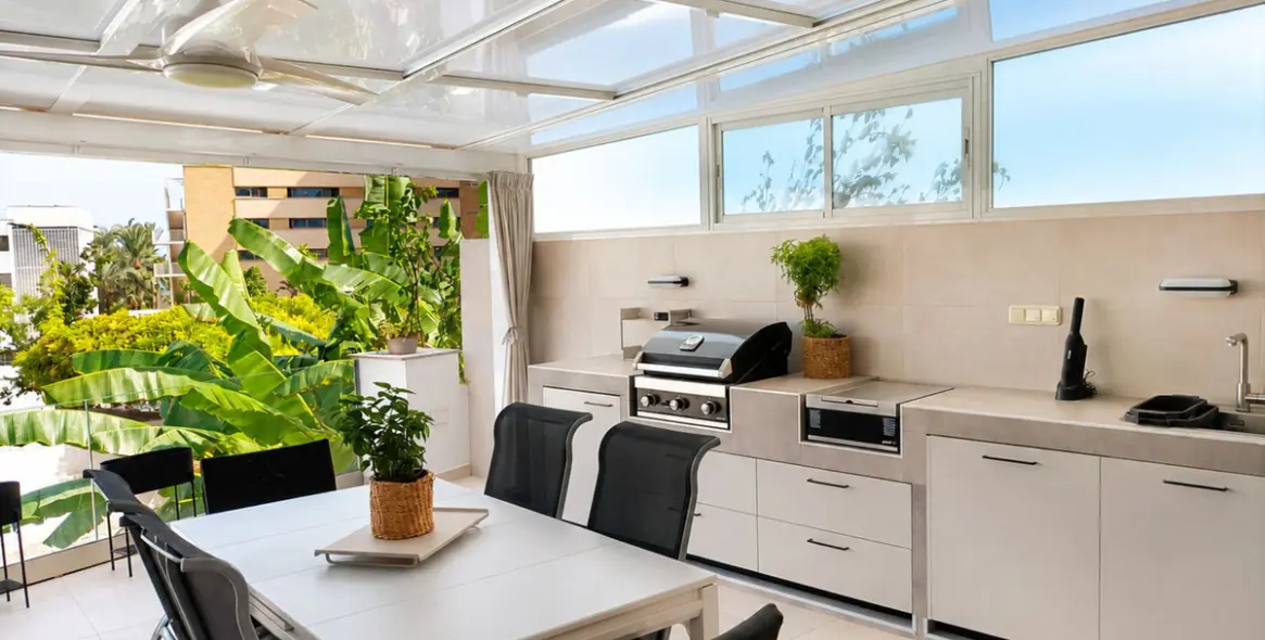 Venta de apartamento en planta media en Torremolinos 1