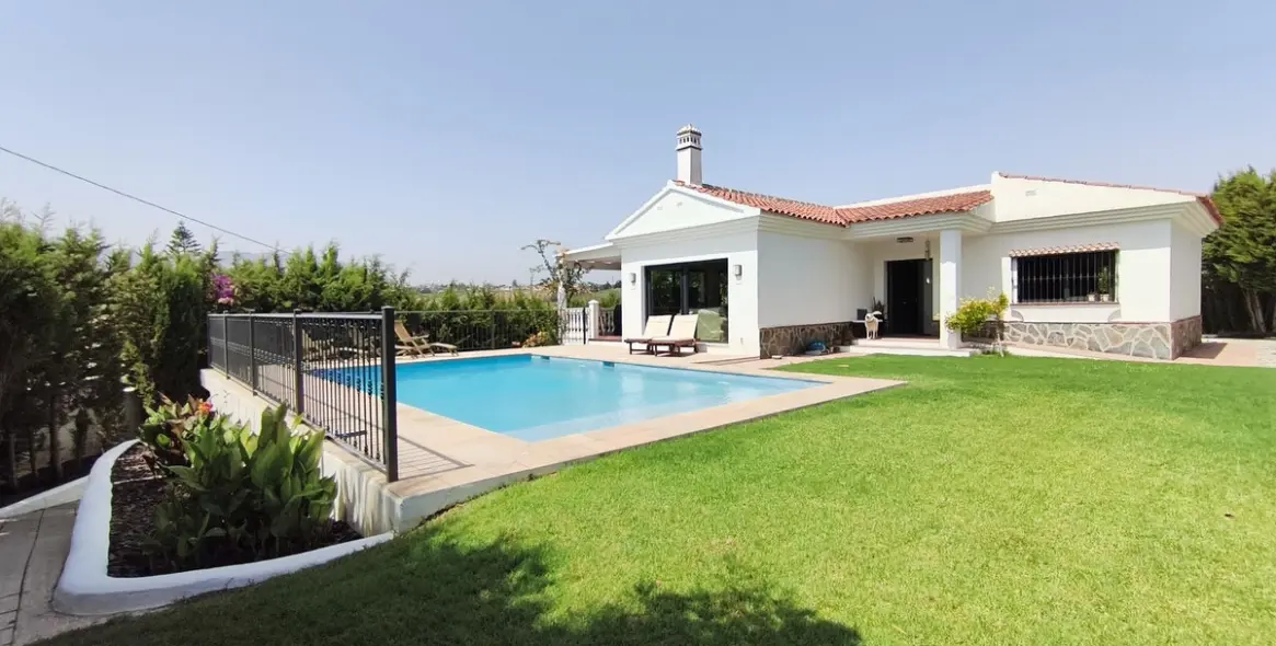 Venta de finca - cortijo en Alhaurín de la Torre 1
