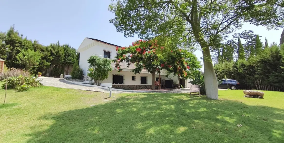 Venta de finca - cortijo en Alhaurín de la Torre 2