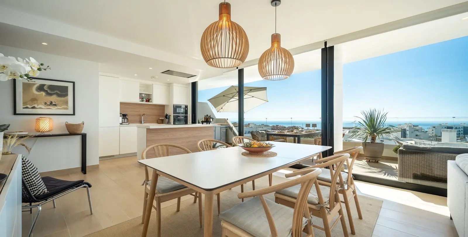 Sale of middle floor apartment in Fuengirola 1