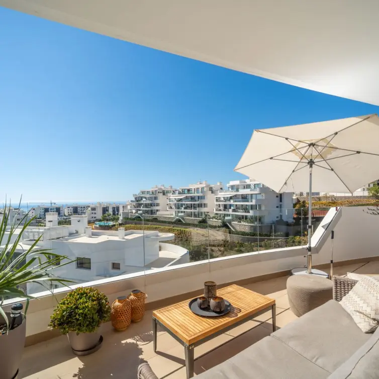 Sale of middle floor apartment in Fuengirola