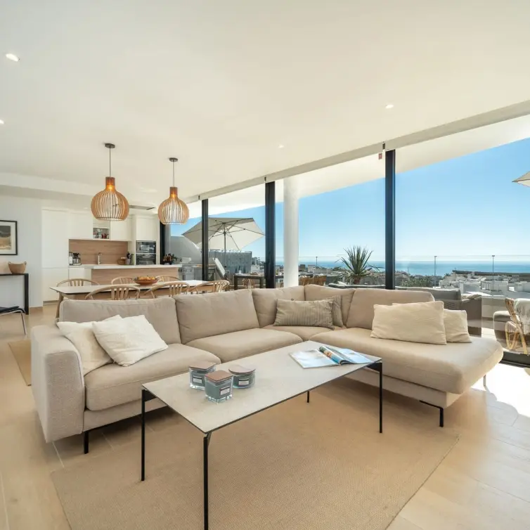 Sale of middle floor apartment in Fuengirola